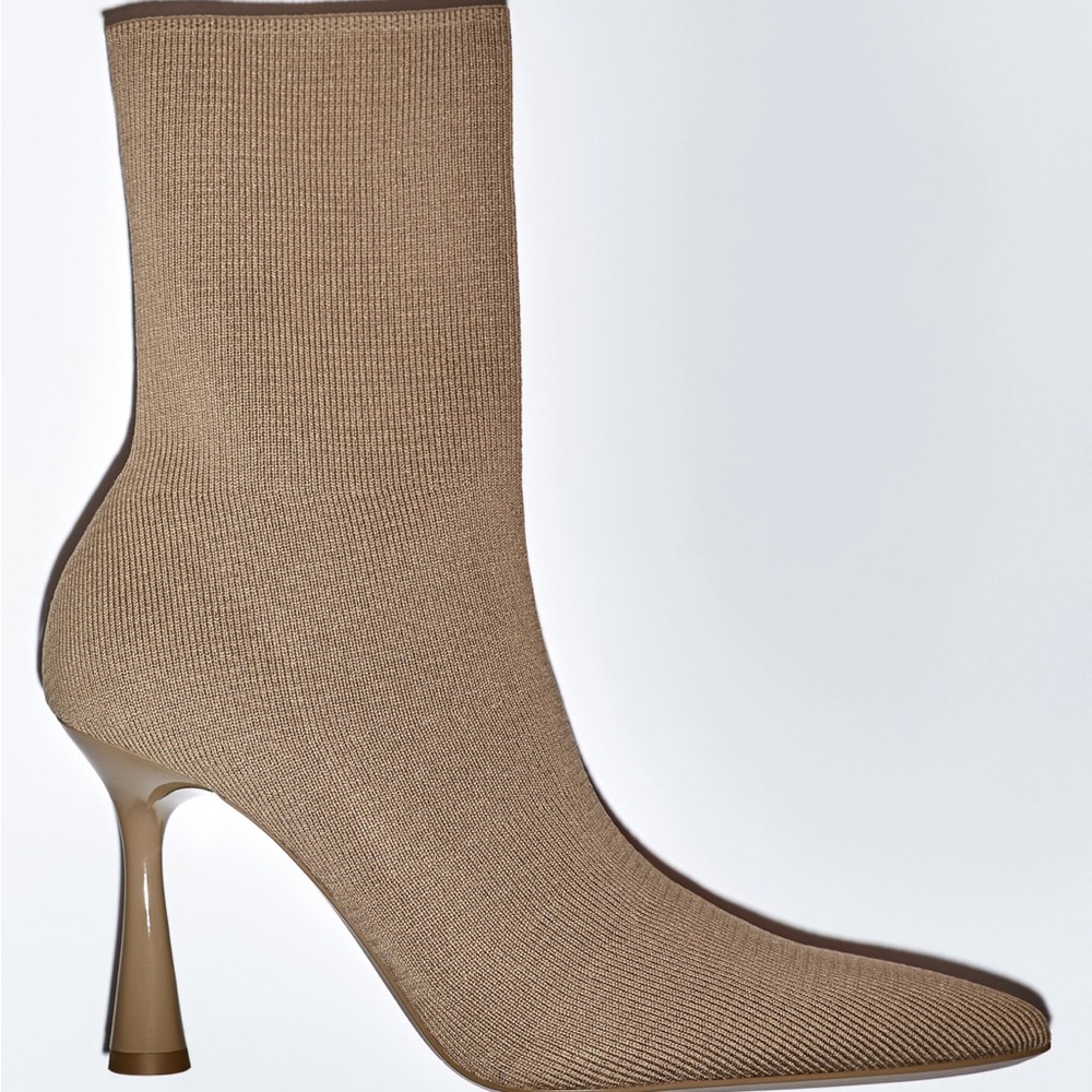 ZARA KNIT BOOTS SIZE 38